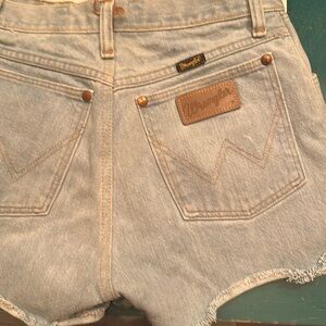 Wrangler cut-off light denim shorts sz 2